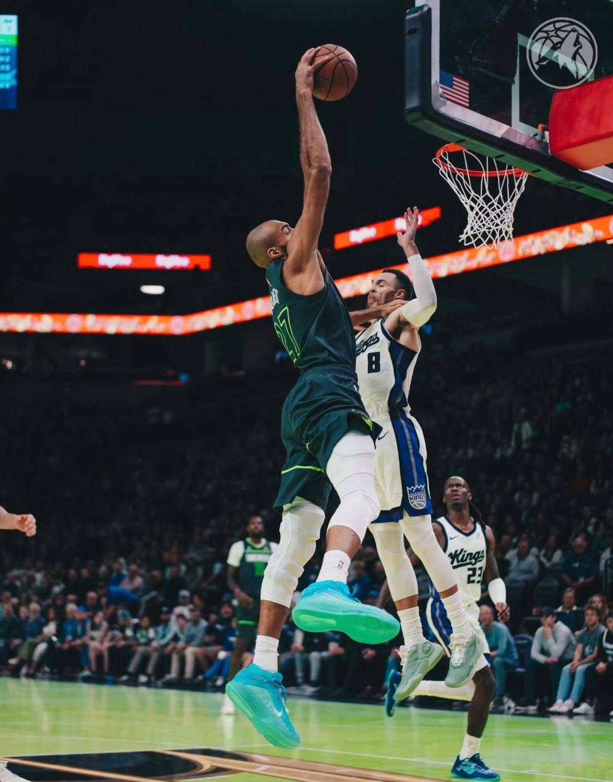 乐鱼-明尼苏达森林狼训练开放日，转会期单刀错失引欢呼，NBA常规赛在即，控场能力受关注的简单介绍